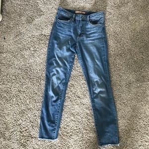 Lights wash Joes jeans